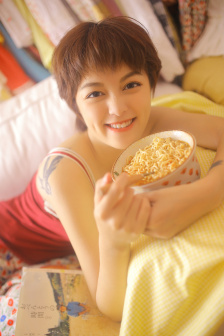 将军爹爹和养女婉儿的小说